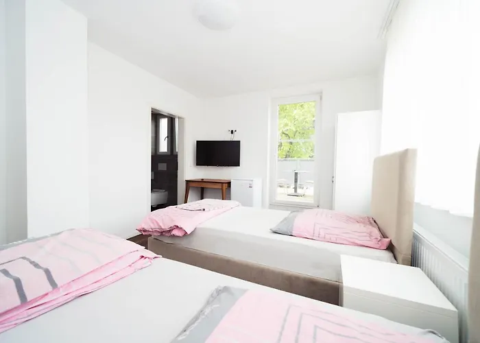 Am Bahnhof 3* נורטינגן